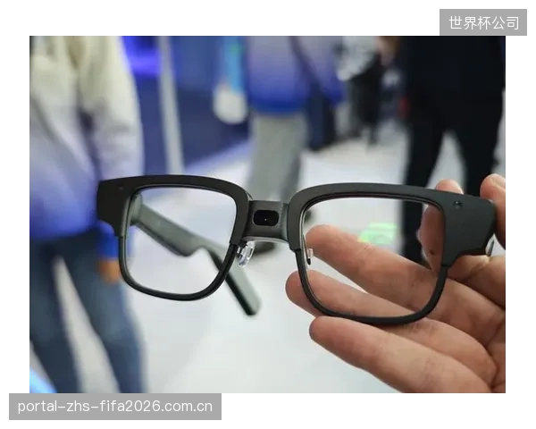 随着光学技术的突破,2028年后,轻便的AR眼镜将成为承载“第一视角”观赛体验的主流设备 随着光学技术的突破,2028年后,轻便的AR眼镜将成为承载“第一视角”观赛体验的主流设备